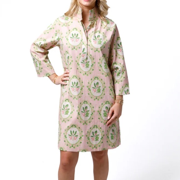 Holly Shae Dresses & Skirts - Holly Shae small /Medium Pink Floral Print Shift Arden dress